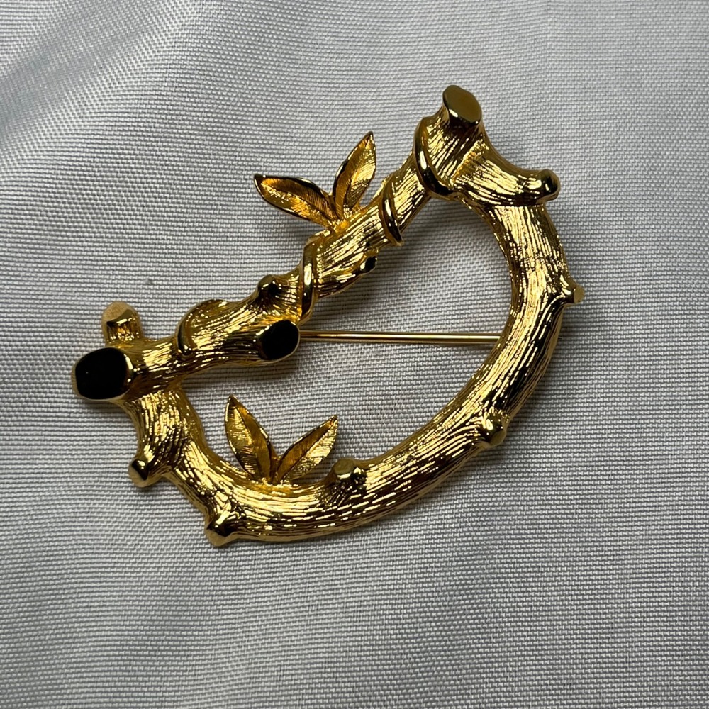 Sarah Coventry Vintage Gold Tone Branch Leaf Wreath Brooch Pin Textured Twig